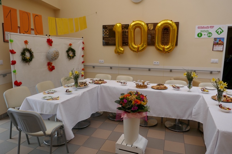 100. urodziny Marii Matuszak, mieszkanki świdnickiego ZOL-u Ojca Pio