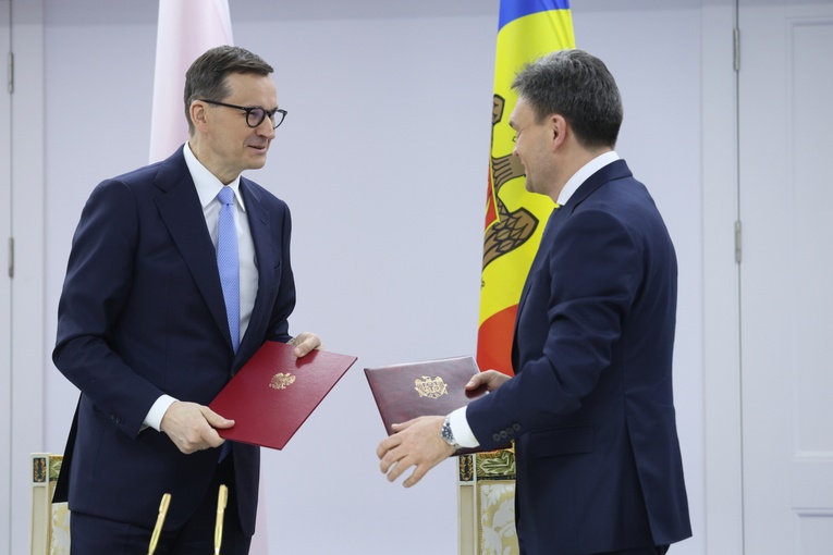 Premier Morawiecki w Kiszyniowie: staramy się wyciągnąć do Mołdawii pomocną dłoń i ustabilizować sytuację w tym kraju 