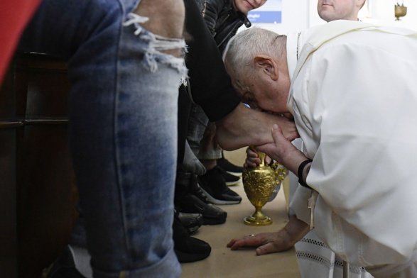 Papież odprawił Mszę Wieczerzy Pańskiej w więzieniu dla nieletnich