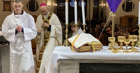 Abp Galbas do wiernych świeckich: Nie traktujcie nas jak święte krowy