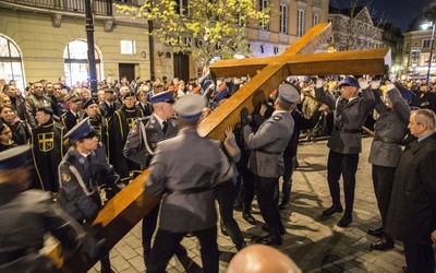 Któryś za nas cierpiał rany... Centralna Droga Krzyżowa po raz 27. 