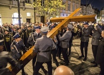 Któryś za nas cierpiał rany... Centralna Droga Krzyżowa po raz 27. 