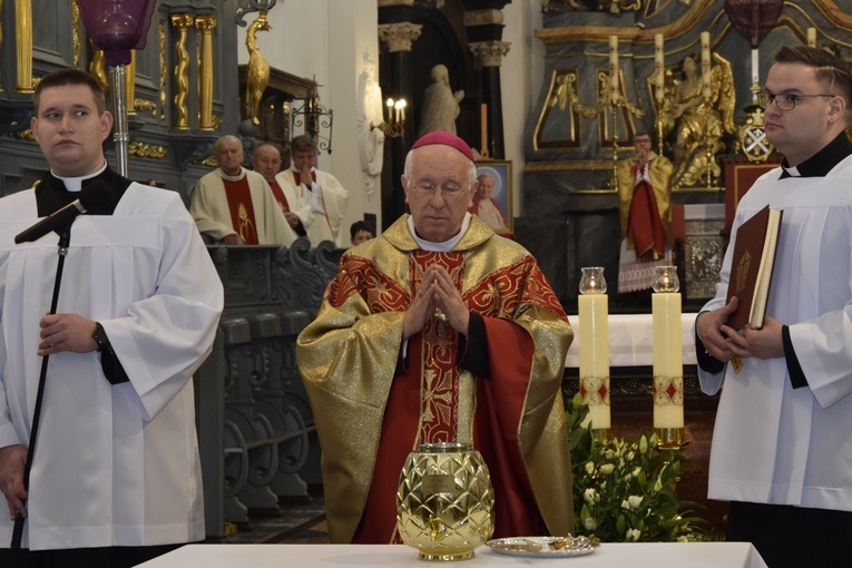 Msza św. Krzyżma w katedrze łowickiej 