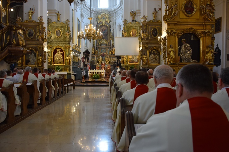 Msza św. Krzyżma w katedrze łowickiej 