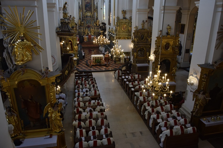 Msza św. Krzyżma w katedrze łowickiej 