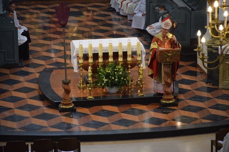 Msza św. Krzyżma w katedrze łowickiej 