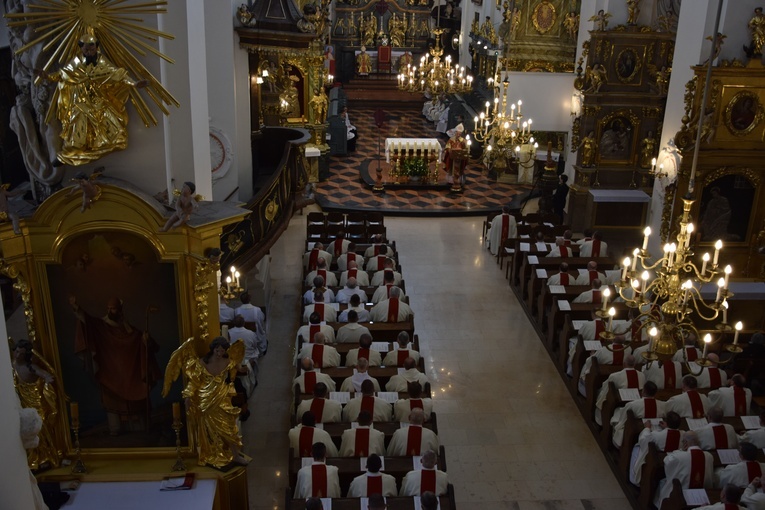 Msza św. Krzyżma w katedrze łowickiej 