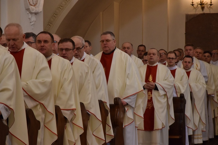 Msza św. Krzyżma w katedrze łowickiej 