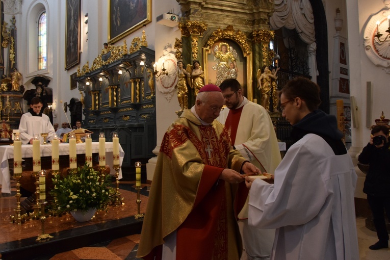 Msza św. Krzyżma w katedrze łowickiej 