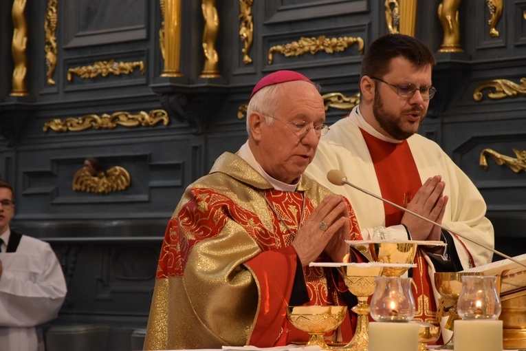 Msza św. Krzyżma w katedrze łowickiej 