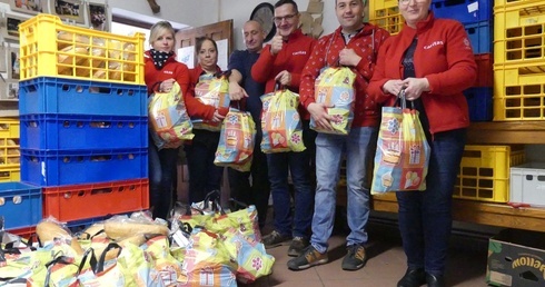 Pracownicy Caritas i Towarzystwa Pomocy im św. Brata Alberta razem obdarowali potrzebujących w "Albertóce".