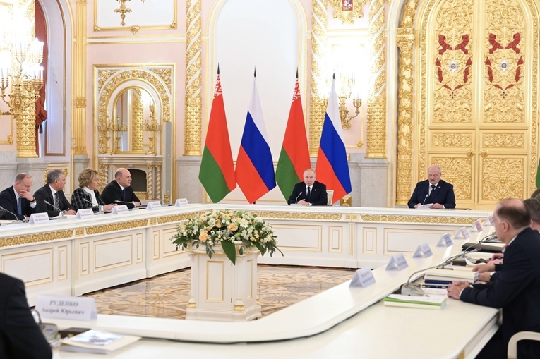 Rosja kontynuuje eksponowanie informacji o rozmieszczeniu broni jądrowej na Białorusi