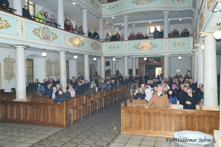 Wielki Czwartek w parafiach diecezji świdnickiej