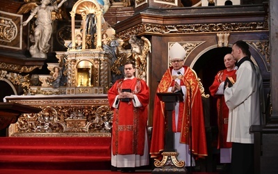 Wielki Piątek. Ciemna Jutrznia w katedrze