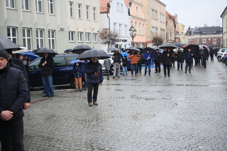 Wielkopiątkowa procesja mężczyzn w Głogówku