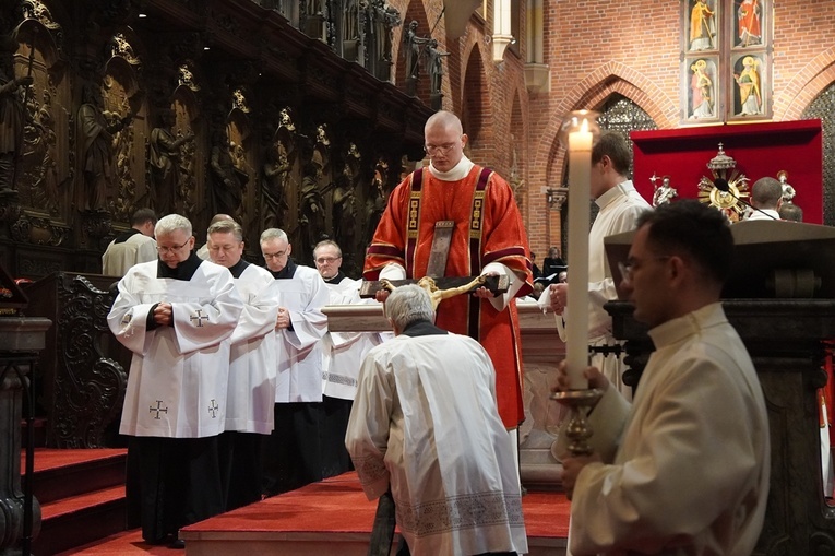 Wielki Piątek w katedrze wrocławskiej