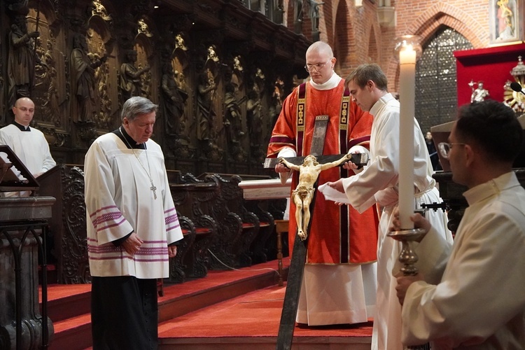 Wielki Piątek w katedrze wrocławskiej