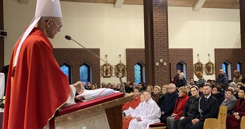 Abp Galbas w Wielki Piątek: Dajmy Mu władzę nad naszym sercem