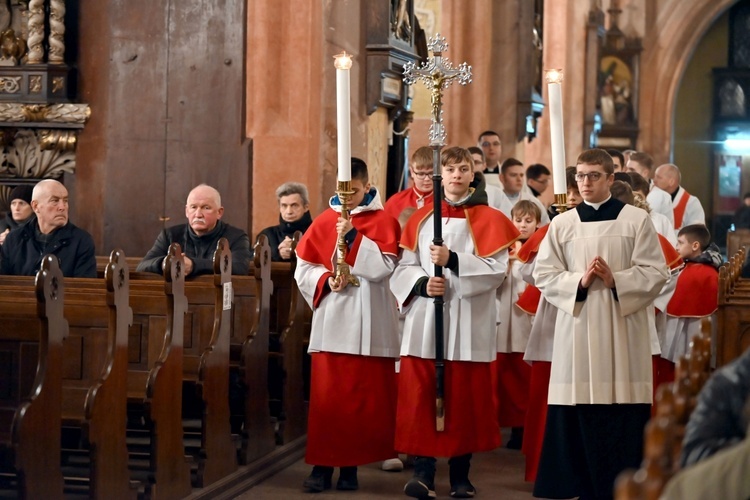 Liturgia Męki Pańskiej 2023 w świdnickiej katedrze