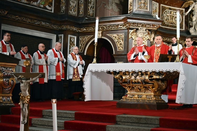 Liturgia Męki Pańskiej 2023 w świdnickiej katedrze