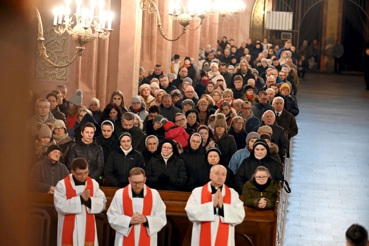 Liturgia Męki Pańskiej 2023 w świdnickiej katedrze