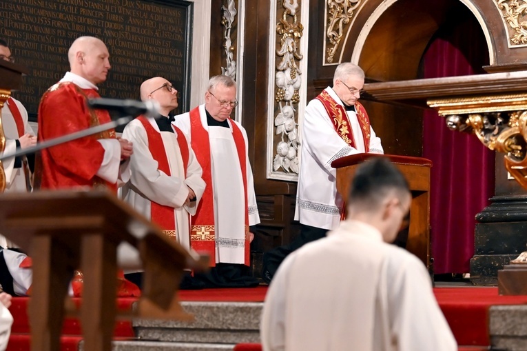 Liturgia Męki Pańskiej 2023 w świdnickiej katedrze