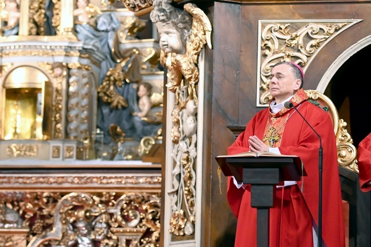 Liturgia Męki Pańskiej 2023 w świdnickiej katedrze