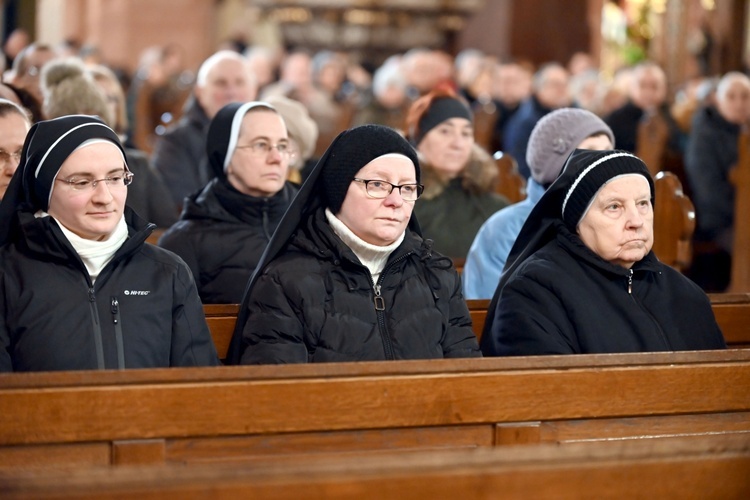 Liturgia Męki Pańskiej 2023 w świdnickiej katedrze