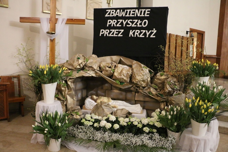 Rogozino. Grób Pański w parafii pw. św. s. Faustyny Kowalskiej