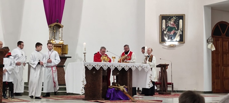 Liturgia Męki Pańskiej w parafiach diecezji świdnickiej