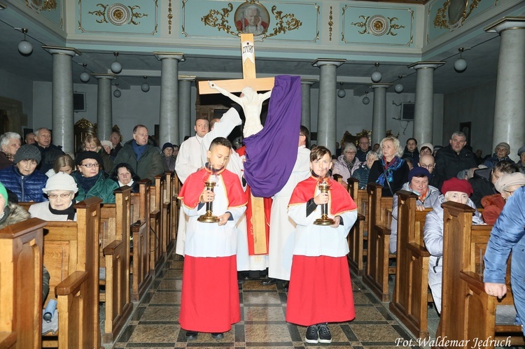 Liturgia Męki Pańskiej w parafiach diecezji świdnickiej