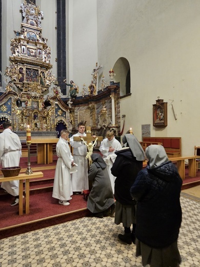 Liturgia Męki Pańskiej w parafiach diecezji świdnickiej