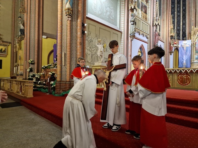 Liturgia Męki Pańskiej w parafiach diecezji świdnickiej