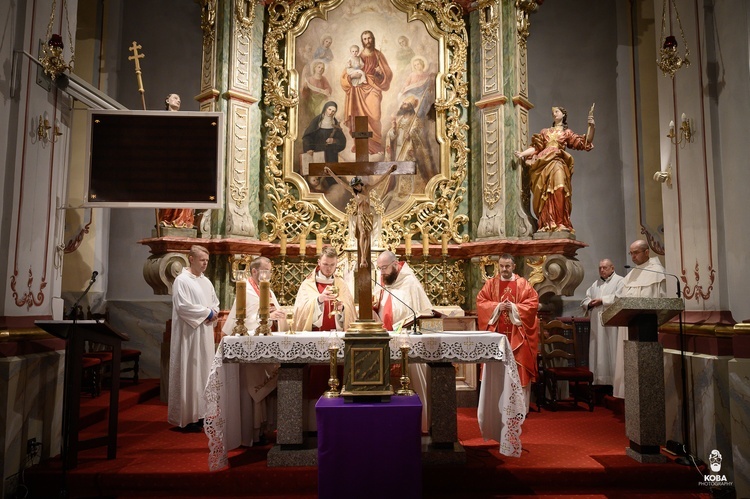 Liturgia Męki Pańskiej w parafiach diecezji świdnickiej