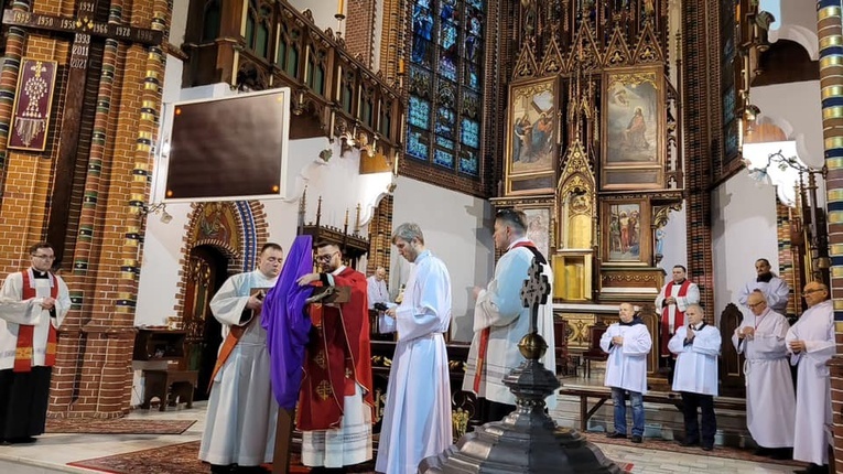 Liturgia Męki Pańskiej w parafiach diecezji świdnickiej