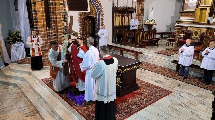 Liturgia Męki Pańskiej w parafiach diecezji świdnickiej