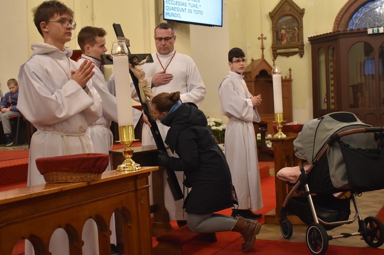 Liturgia Męki Pańskiej w parafiach diecezji świdnickiej