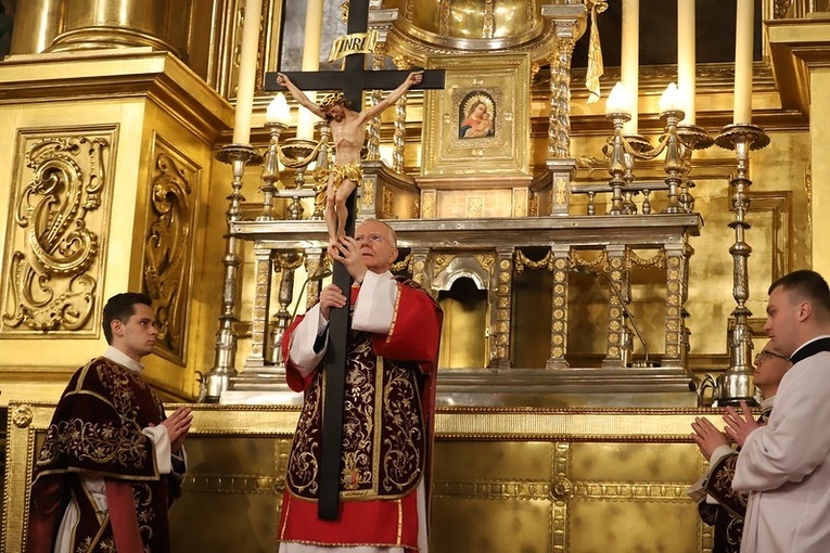 Liturgia Wielkiego Piątku na Wawelu 2023