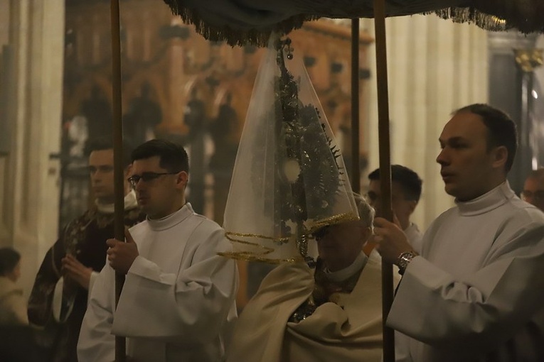 Liturgia Wielkiego Piątku na Wawelu 2023