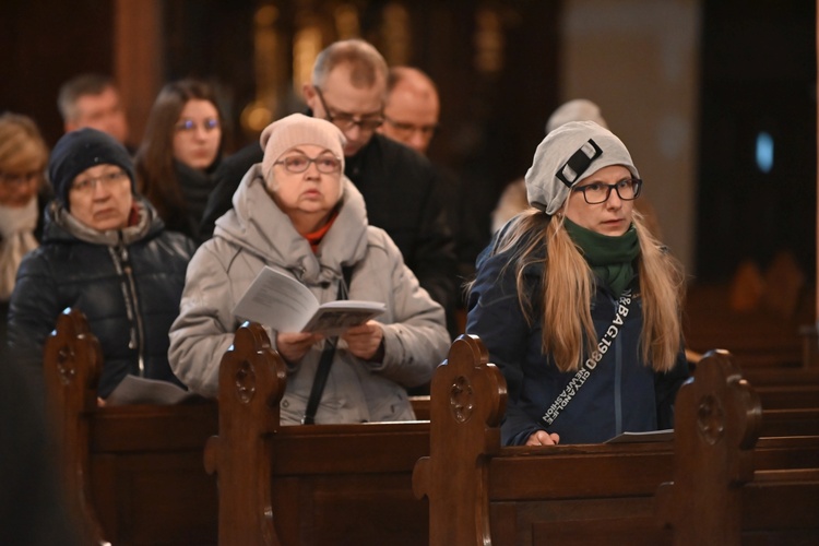 Wielka Sobota. Ciemna Jutrznia w katedrze