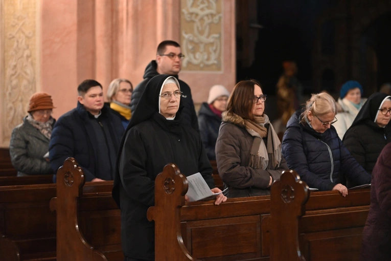 Wielka Sobota. Ciemna Jutrznia w katedrze