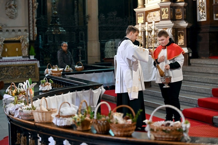 Świdnica. Święcenie pokarmów w katedrze