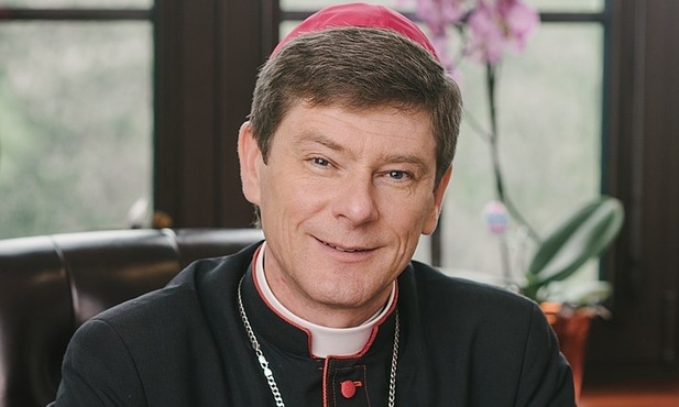 Biskup Kijowa przyznaje, że słowa Franciszka go zraniły. Krytykuje jednak gotowych "ukrzyżować" papieża