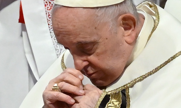 Papież przewodniczy Mszy Wigilii Paschalnej