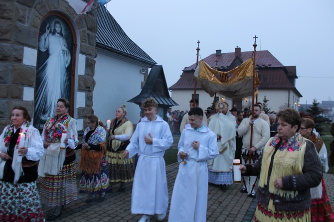 Procesja rezurekcyjna w Miętustwie