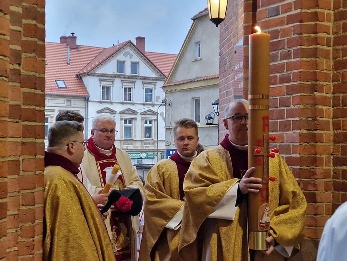 Wigilia Paschalna w parafiach diecezji świdnickiej