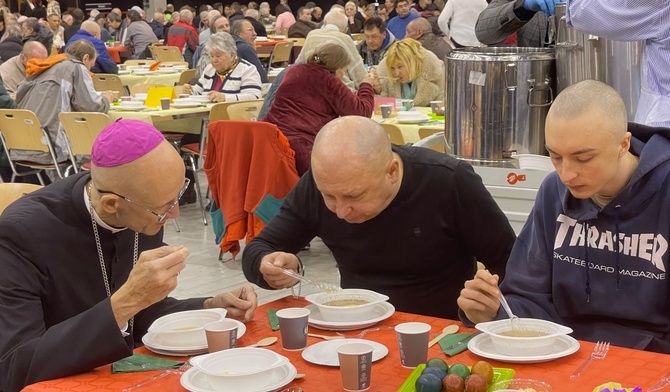 Abp Galbas podczas śniadania dla ubogich i samotnych: To jest czysta Ewangelia    