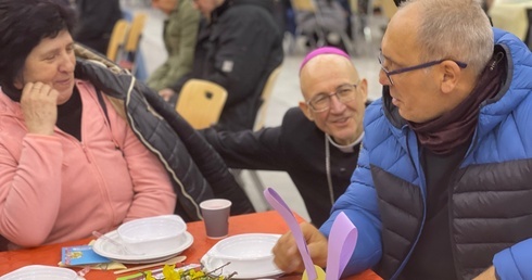 Metropolitalne Śniadanie Wielkanocne dla Samotnych 