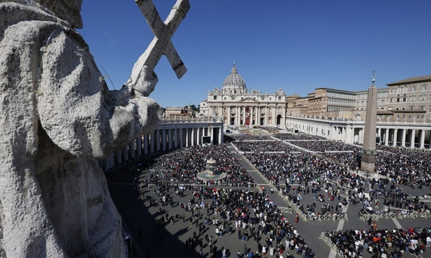 "Urbi et Orbi": papież apeluje o zakończenie konfliktów, które wykrwawiają świat