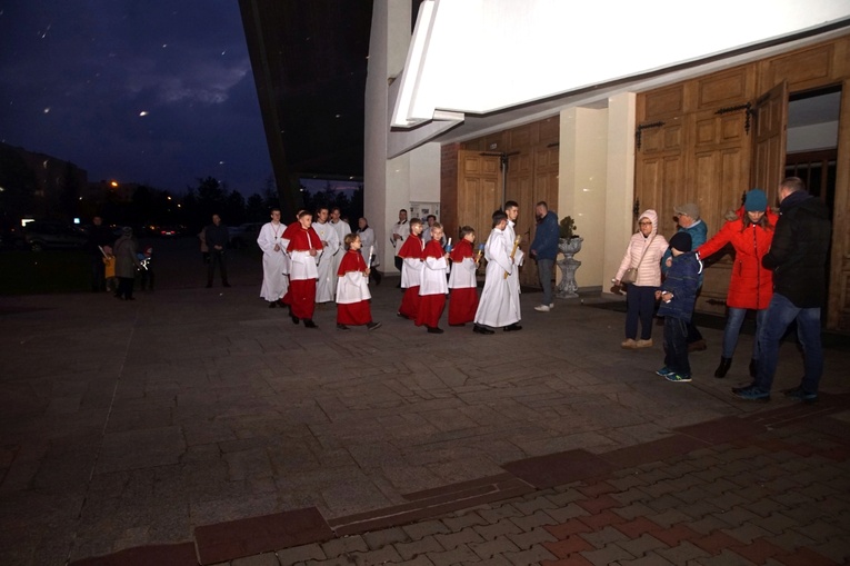 Świdnica. Wigilia Paschalna u Królowej Polski z chrztem katechumena